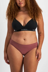 Bonds Women's Seamless Invisi Hipster Underwear in Cotton-rich Blend for Women, 3-pack